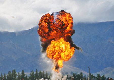 爆破、化爆、風洞試驗